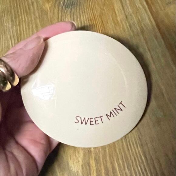 K Beauty Color Corrector Concealer Compact-New for Light & Fair Skin tones NWOB - Picture 5 of 6